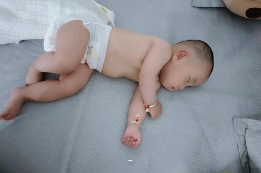 深圳合法供卵试管中心宝宝多久会抬头